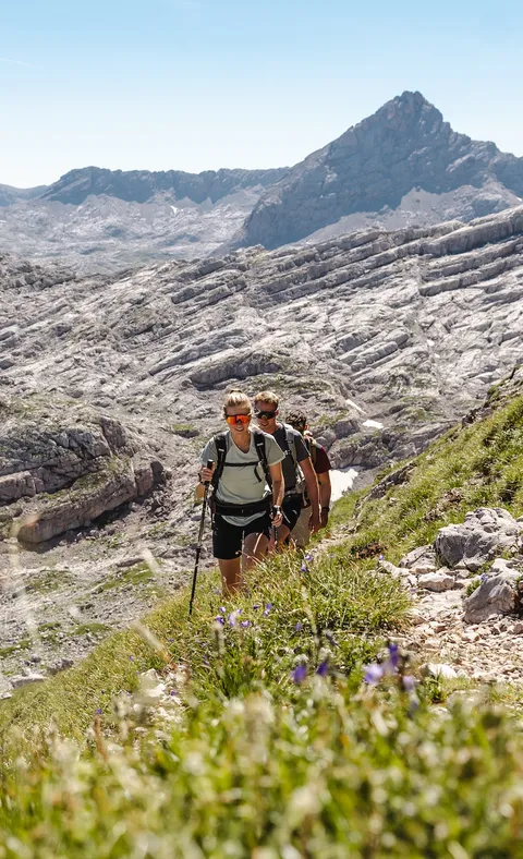 Wanderer im Steinernen Meer oberhalb von Leogang